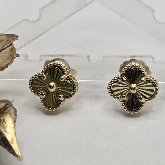 14k Yellow Gold Clover/Flower Stud Earrings 7mm